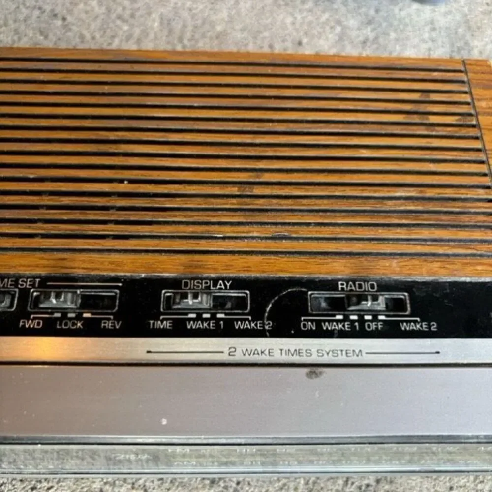 General Electric Model 7-4675A 2 Wake Times Clock Radio